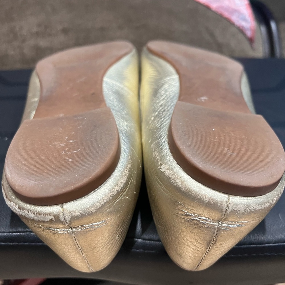 Tory Burch Gold Ballet Flats with Logo Medallion, size 10.5 - Picture 3 of 10